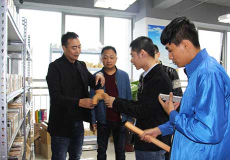 Vietnamese Customers Visiting Refractory Bricks Materials